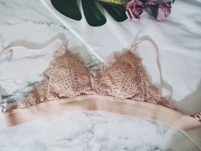 物流很快 收到很满意也合身。。适合我这种小胸的，料子也舒服，很棒