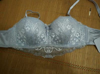 这个内衣也太好看了吧,平胸妹子的福利,穿起来超聚拢,很舒服,没色差 很好看 这个内衣也太好看了吧,平胸妹子的福利,穿起来超聚拢,很舒服,没色差 很好看