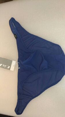 质量还是一如既往的优秀，之前买丁字，这次体验下ui的迷你特小三角情侣的。让老公也体验一下男人的性感。也让我体验一下视觉享受。情侣款穿上的确有不一样的浪漫哦。给平淡的生活增添多一点调味。