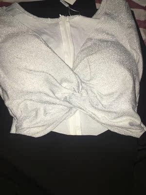 买的红黑色，后面又换的银黑色，效果很好，灯光照着闪闪的，不错，质量很好，没任何问题。满意 满意 满意