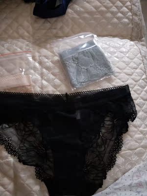跟图片一样，做工质量都很好，很性感，第一次买这么性感的内裤