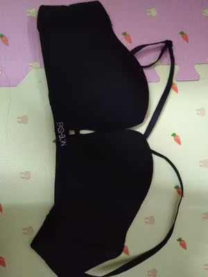 质量还行。也没有脱色。黑色的应该算是比较性感吧！