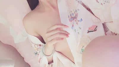 印花兔子好可爱哦，开衫半裸，性感自然而来~~(@^_^@)~