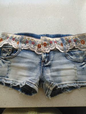 客服推荐尺码准确，面料很舒服，没有味道，穿上版型很好