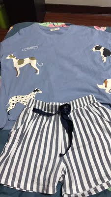 贝妍的睡衣买过几次 舒服款式也好看的 不过这次的真的是太大了 我平时买衣服一般是m码的 这次睡衣最小码都大好多 有点宽松过了😂😂 贝妍的睡衣买过几次 舒服款式也好看的 不过这次的真的是太大了 我平时买衣服一般是m码的 这次睡衣最小码都大好多 有点宽松过了😂😂