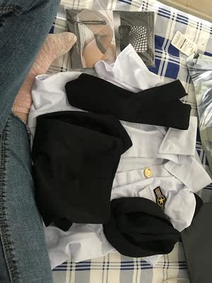 没想到物流这么快~迫不及待打开一看,料子还挺舒服,还送了渔网袜跟小卡子~开心? 没想到物流这么快~迫不及待打开一看,料子还挺舒服,还送了渔网袜跟小卡子~开心?