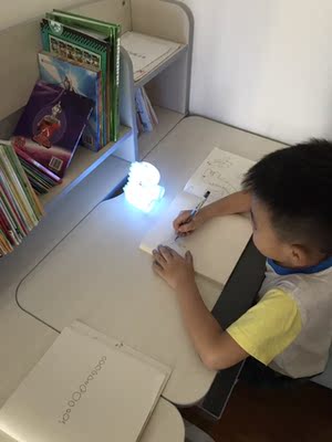 【揭秘】中沪爱童儿童学习桌怎么样，有实体店吗？到底好不好用？