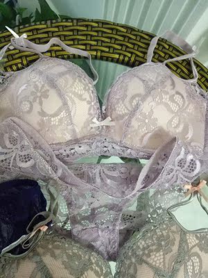 内衣收到了 快递挺快的,尺寸正好合适 卖家还送了排扣和肩带和一条内裤谢谢,非常满意,祝卖家生意兴隆👏👏 内衣收到了 快递挺快的,尺寸正好合适 卖家还送了排扣和肩带和一条内裤谢谢,非常满意,祝卖家生意兴隆👏👏