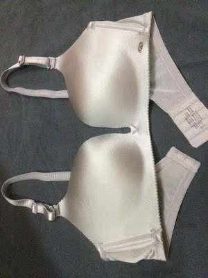 宝贝回来很满意，无钢圈的穿着比较舒服，没有色差特别柔软，喜欢的亲们快快入手吧哈哈哈(ಡ&omega;ಡ)hia😄