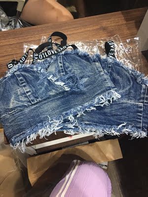 质量挺好的，后天演出期待上身效果～因为着急让卖家发的顺丰～很快就到了～还会再来～