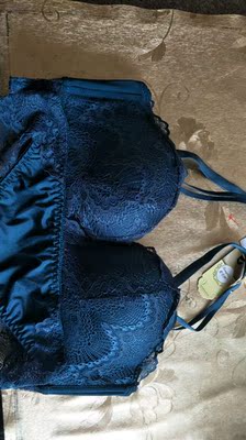 宝贝质量很不错，穿着很舒服，本来拍的黑色结果卖家发错了给发成蓝色了，蓝色也很漂亮，不换了，还会再来光顾的，赞