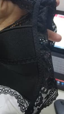 根本没法穿,胸下面的缝合没一点弹性根本不能称之为松紧带,一直往上跑😾,胸小的更别买,估计一走路能一下跑到你的脖子上 根本没法穿,胸下面的缝合没一点弹性根本不能称之为松紧带,一直往上跑😾,胸小的更别买,估计一走路能一下跑到你的脖子上