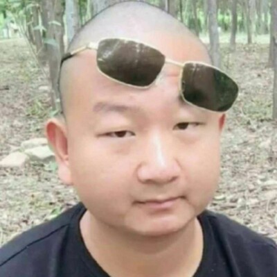 你相信吗? 未来和你共度一生的那个人。 其实在与你相同的时间里,也忍受着同样的孤独。 那个人一定也满怀满心期待拥着一腔孤勇,穿过茫茫人海也要来与你相见。 你相信吗? 未来和你共度一生的那个人。 其实在与你相同的时间里,也忍受着同样的孤独。 那个人一定也满怀满心期待拥着一腔孤勇,穿过茫茫人海也要来与你相见。