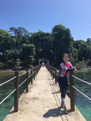 可能是我号买小了，感觉比较压胸。其他还好，也真的是很防晒啦。物流很快，到北京3天就到了。