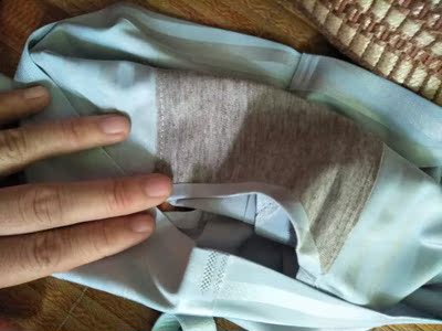 内衣非常紧绷，不怎么好，睡觉内衣带子有点勒人，内裤也是弹力比较大，紧身衣的感觉，前扣太硬了会有印子，不过整体做工挺好的