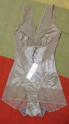 很喜欢买了一套黑色一套黑色的送朋友，是正品，下次就到你家买