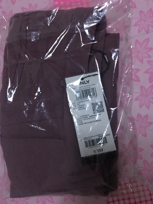 一次买了六件,紫色西服和裤子穿着不是太合适就退了,剩下的几件都很满意。发的EMS,速度还是可以的,不过买了六件赠品也只有一个包包,客服的服务并不是很热情,很官方的,有些问题还没有答复,因此不是特别满意。不过东西质量还是不错的,only的衣服还都比较喜欢。这件买了两个颜色,米色和黑色,都很喜欢。百搭时尚,穿着也很舒服。推荐购买! 一次买了六件,紫色西服和裤子穿着不是太合适就退了,剩下的几件都很满意。发的EMS,速度还是可以的,不过买了六件赠品也只有一个包包,客服的服务并不是很热情,很官方的,有些问题还没有答复,因此不是特别满意。不过东西质量还是不错的,only的衣服还都比较喜欢。这件买了两个颜色,米色和黑色,都很喜欢。百搭时尚,穿着也很舒服。推荐购买!