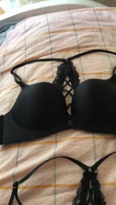 图一是我实体店买的一件要80一摸一样。这两件才一百多点，便宜好多还会回购的。