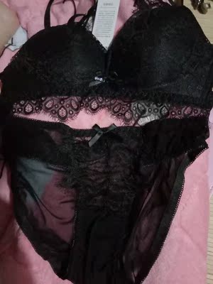 黑色的也好看的 买给朋友生日哈哈哈哈