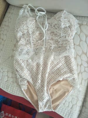 哈哈哈哈来咯 宝贝真的没话说 挺性感的噢 穿上更好看总之就是哪哪都很好 过几天暖和了去海边穿哈哈哈开心开心