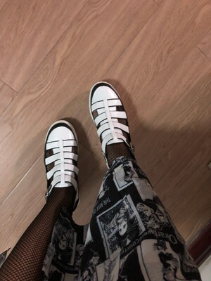 买来搭配裙子的，真的特别好，大爱哦，搭配衣服好帮手！！！