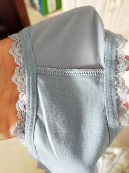 刚拆开包装一股子油漆味儿冲鼻而来&hellip;&hellip;刚刚拿去洗了，不知道晾干后会不会有味儿！内裤这种贴身衣物就不能买深色的，幸亏这浅色的不掉色，要不然真不能穿、款式看样子还不错，等晾干后闻会不会有味道、、、、、、V、、我希望能找到我的灵魂伴侣，与她/他共度此生。如果真有一天，我们实在不得已要分开，