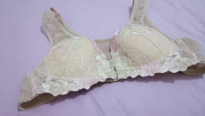 实物与图片相符，穿上后很舒服，肩周炎手不能后背，这款胸罩是不错的选择。准备还要入手一款。