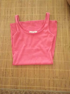 衣服很快收到了拿到后立马洗了也不掉色上身效果也不错物美价廉