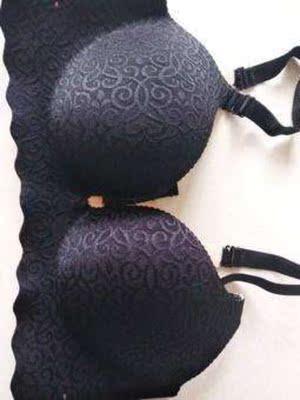 收到后就打开看看，颜色很好看我喜欢，没有什么异味，穿起来蛮舒服的，因为没有钢圈，聚拢效果不错。