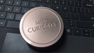 意外的还挺不错的，今天试纱穿了这个，挺舒服的，希望能保持黏性久一些。不过相对薄透的衣服还是不行的。