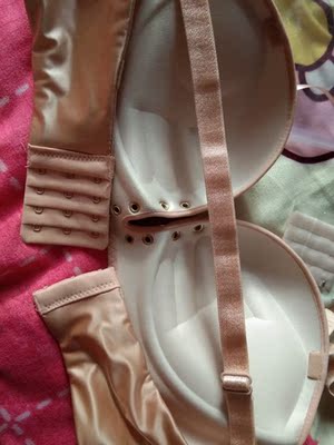 挺满意呢，摸起来也很柔软，我买的是肤色的，颜色浅比较好搭衣服，