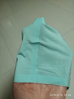 摸着挺软，感觉接头处是粘的或是压上的，还没穿，这个牌子的棉质的挺舒服，这个料子的还没买过。穿好了再来吧！