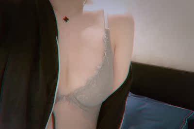 内衣真的超级超级喜欢，本人胸不大，从来没有穿过这么适合的内衣。很贴，不会空杯，摸起来质量也很好。已经习惯经常在好奇家买内衣了，比光杯的基础款多了一份小女人的自信，为自己买内衣不只是为了胸，简单而快乐。