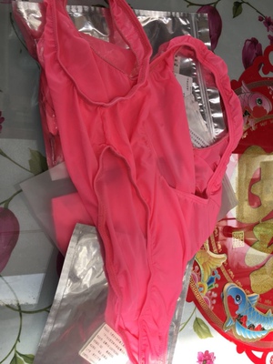 面料很柔软，非常冰凉舒爽，夏季打底性感又美丽无敌了！卖家发货挺快的，赞！