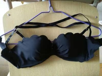 这款真的好好看呀，设计的特美～这个花瓣形状配这个颜色真的好看又高大上，而且聚拢啊～穿着也舒服～