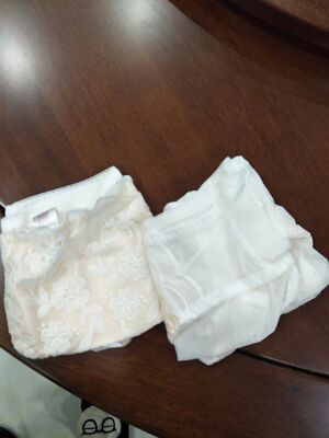 东西都收到了，中间因为双11买的，用时感觉有时老动，这次买的不少小的，也有大的，感觉小点穿胸有点压，但是也合适，不会乱动，然后把大的又换了，卖家服务周到，今天也收到换的货了