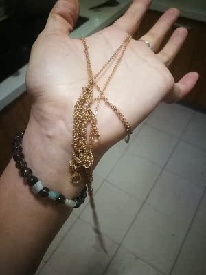 挺好看，就是一不小心就断，只要不整理好挂起来，就成这么一坨，，各种解不开，买这个需要强大的耐心。。。对我这个急性子来说简直是折磨