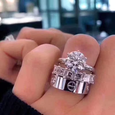 真的不会掉 跟舒服 以前在天猫淘宝上买东西，都是系统自动好评，花了有好多好多钱，后来才知道淘宝评论得积分可以涨淘气值时，才知道评论的重要性，所以以后无论买什么东西，我都先把这段话复制粘贴下来，然后再写宝贝评论，没错，评论80个字以上就可以获得50个积分！当大家看到我的这一篇评价时，表示我对产品是认可的，尽管我此刻的评论是复制黏贴的。这一方面是为了肯定商家的服务，另一方面是为了节省自己的时间，因为差评我会直接说为什么的。所以大家就当作是产品质量合格的意思来看就行了。最后祝店家越做越好，大家幸福平安，中华民族繁荣昌盛