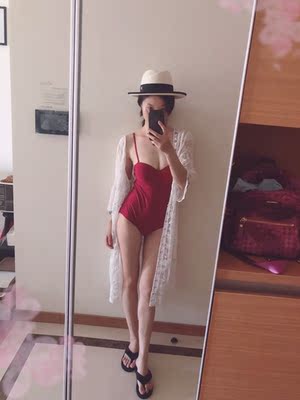 衣服很漂亮，很仙女哦，适合海边度假，质量也很好，对得起这个价格的，很飘逸