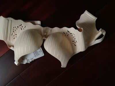 东西收到了，冲压一次成型无钢圈，手感不错，搞活动的气候买的，性价比很高，还会再来