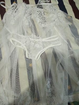 第一次买好害羞哦，不过真的非常漂亮，很性感，谢谢亲爱的卖家！