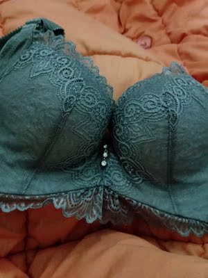 第一次买到这么合心意的宝贝，我在实体店买了两件夏娃之秀。一直担心怕不好，看质量真没话说，希望质量不变坚持下去，生意一定会很好的。我会一直关注你们家的。因为是在床上拍的，所以灯光下颜色不一样。快递太慢待改善。