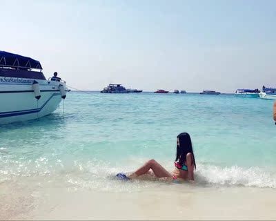 姐妹们都说好看,这套比基尼颜色靓丽 小胸必备 在马代没有撞衫的 姐妹们都说好看,这套比基尼颜色靓丽 小胸必备 在马代没有撞衫的