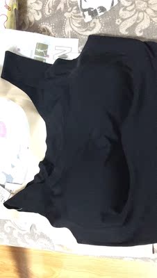 不错，穿着轻盈舒适，清洗时黑色掉浮色，避开夏季再穿，暂时穿肤色的吧。