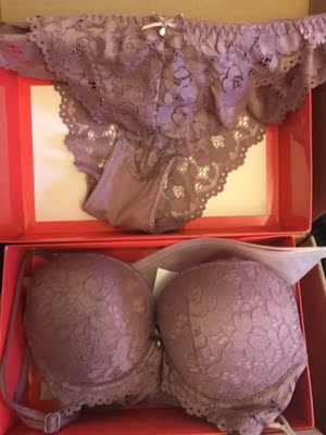 包装盒和装衣服的袋子都很精致，小裤裤有线连着，防止被试穿，品牌值得信赖，试穿了下聚拢效果很好，样式漂亮。