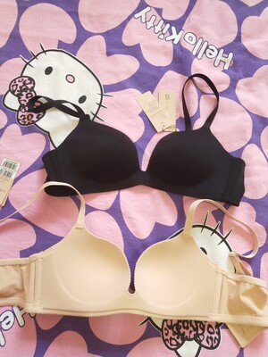 有包装盒，没有挤压到，面料柔软舒适，尺码标准，满意，还会再来的！