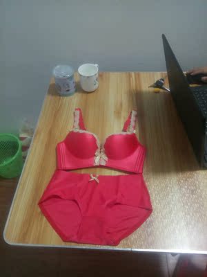 快递很快，料子质感不错，尺码也很标准。。可以，赞