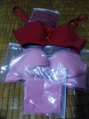 质量很好很柔软，摸着很舒服，颜色很正是我喜欢的颜色，和图片一样，我的手机太差了拍不出他真正的颜色，总之很好，喜欢的快下手吧