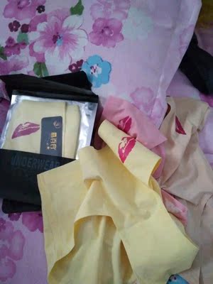 实物和图片上描述的一样，包装非常精致，质量也非常好，喜欢的姐妹们不要犹豫哟，料子柔软亲肤，不会太厚透气性很好，底裆是双层纯棉的很适合贴身穿呢，高腰收腹效果不错，洗了之后不会起球和褪色，而且感觉手感比没洗之前还要更赞呢，关键是价格还不贵，真的是物美价廉的产品，包装很不错，独立包装，袋子都是分开装的，每条的颜色都是我喜欢的