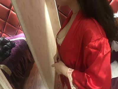 收到货了，面料挺不错的，穿在身上很舒服，关键是性感又不失稳重，老公也很喜欢，做工方面很细致对得起这个价格，灰常喜欢，推荐给我好闺蜜了！